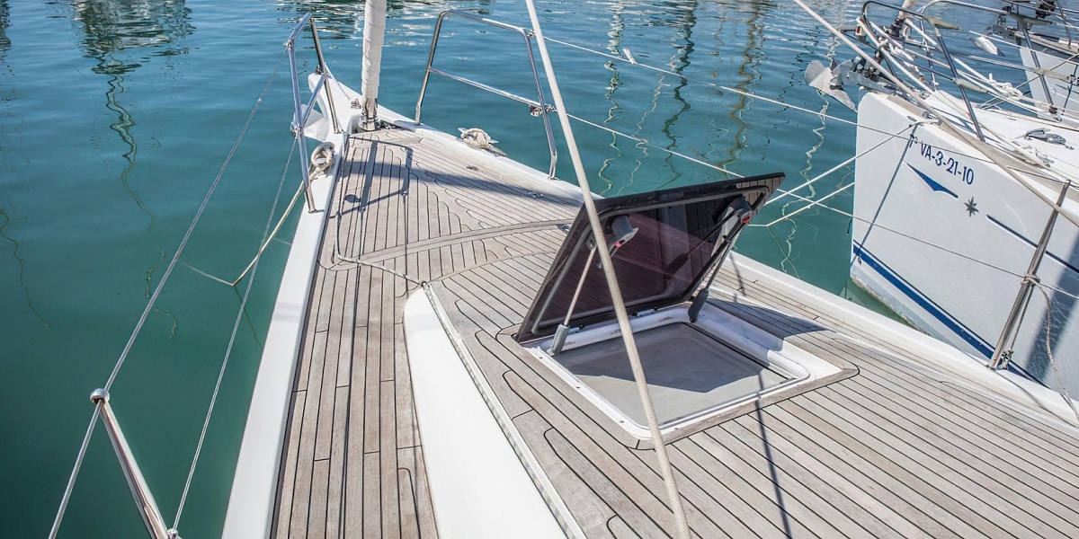 Продается парусная яхта AZUREE 41